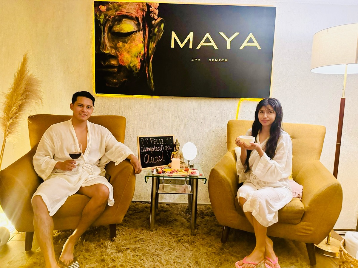 Pareja disfrutando en Maya Spa Center