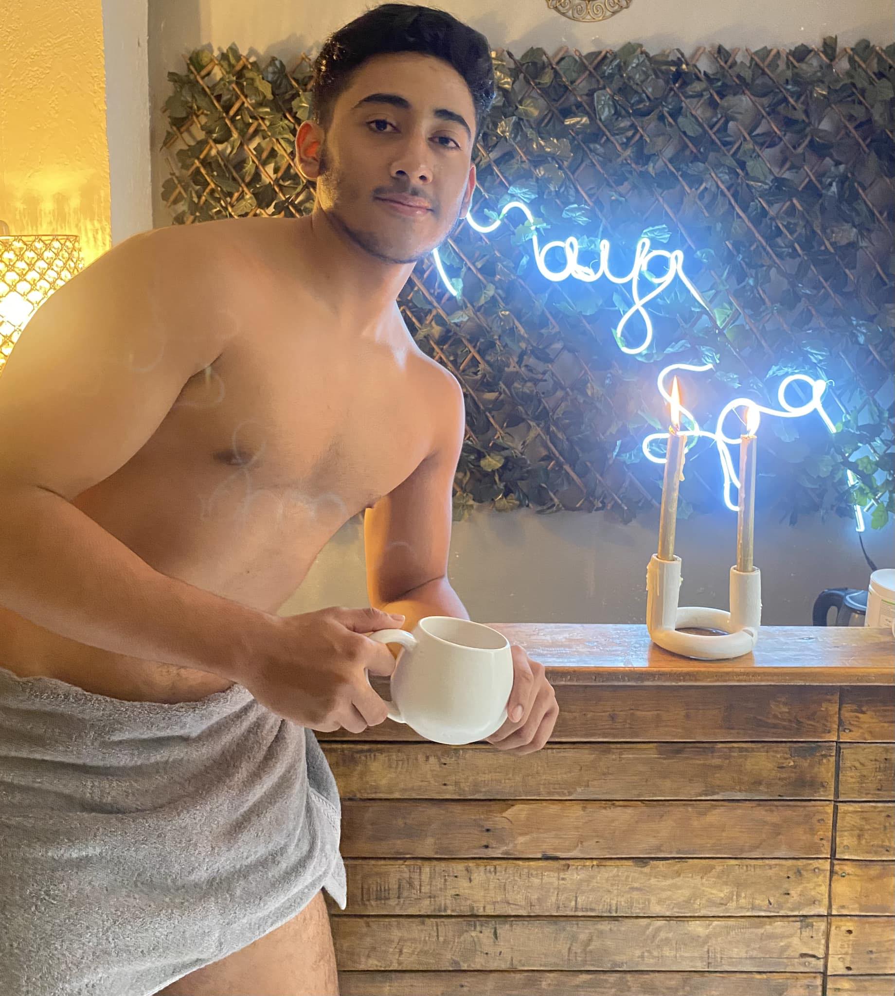 Cliente relajándose en Maya Spa Center